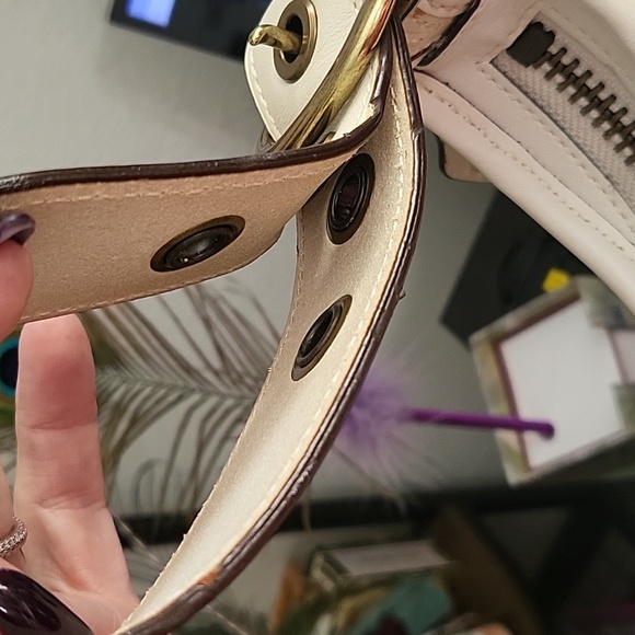 Coach 2008 Winter White Shoulder Bag - Picture 7 of 16